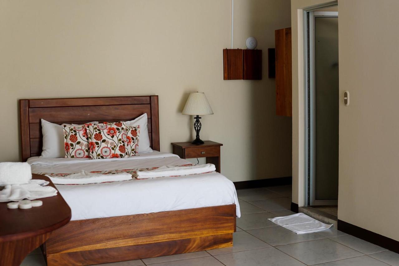 Puerta Del Cielo Quepos Hotel Exterior photo